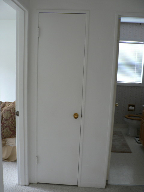 between the bigger bedroom and the bathroom is a linen closet